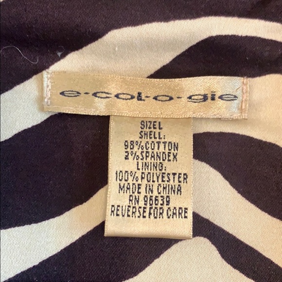 E.COL.O.GIE zebra print 3/4 sleeve big button jkt! - Picture 2 of 7